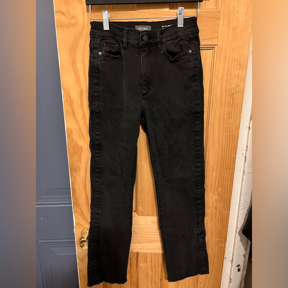 DL1961 Sz 26 Mara Ankle High Rise Instasculpt Straight Snap Button Bottom Black